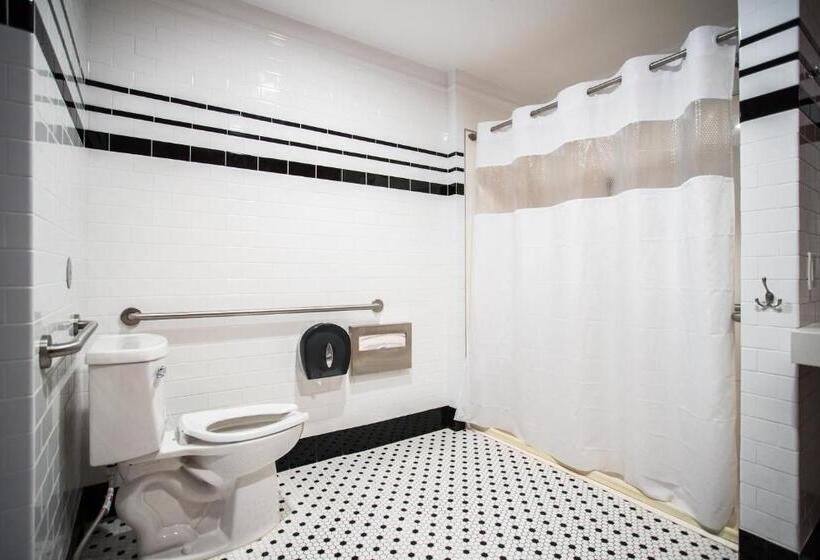 غرفة قياسية حمام مشترك, American