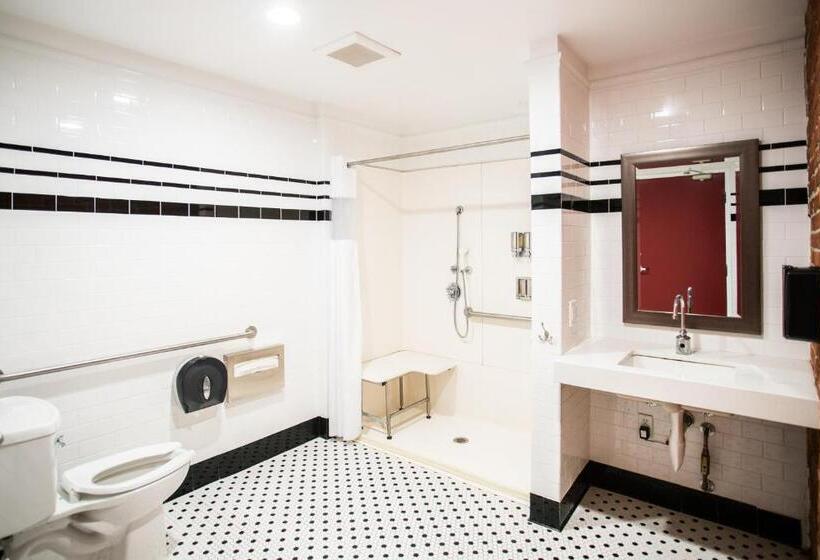 غرفة قياسية حمام مشترك, American