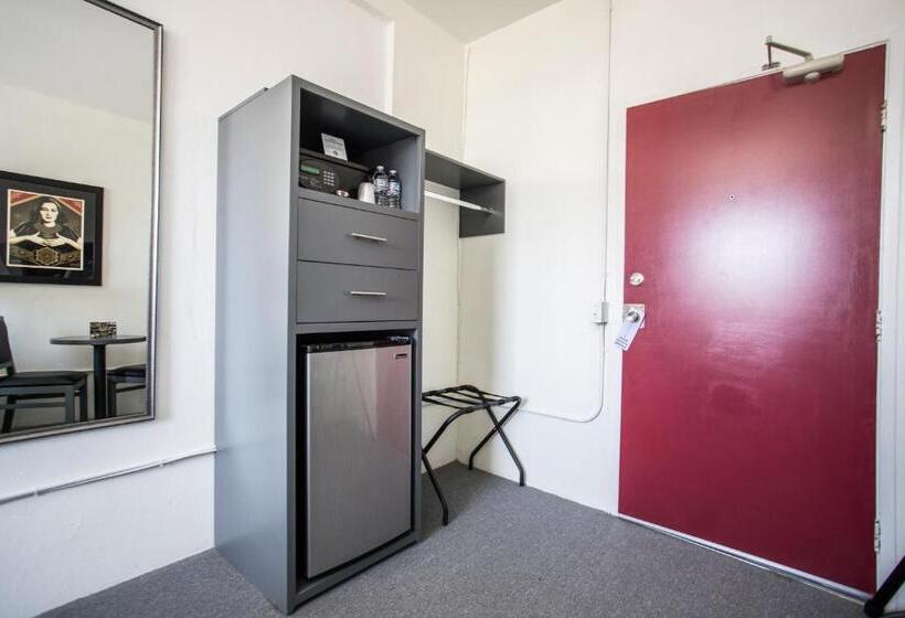 غرفة عائلية حمام مشترك, American