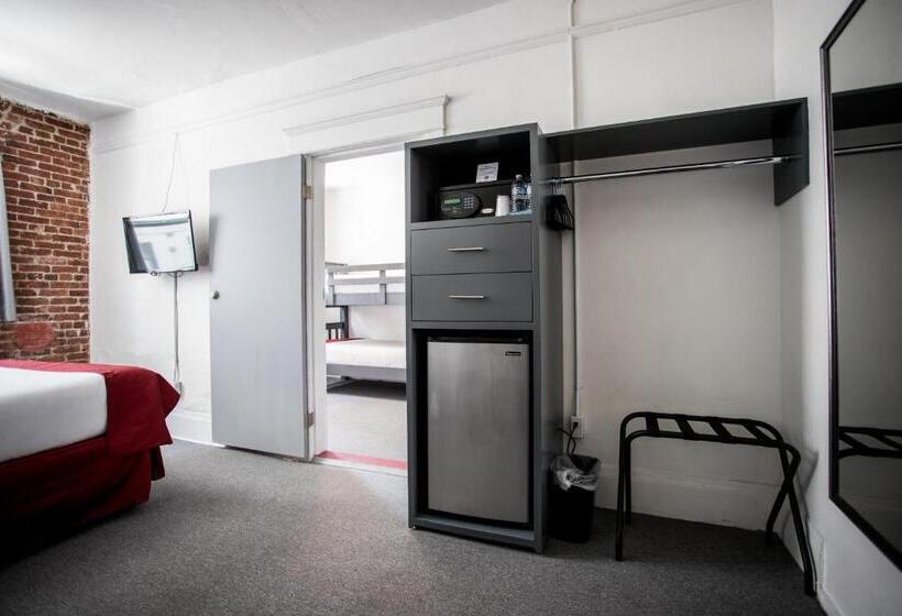 غرفة عائلية حمام مشترك, American