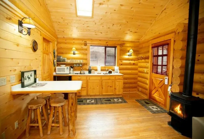 Talo 1 Makuuhuone, Beartooth Hideaway Inn & Cabins