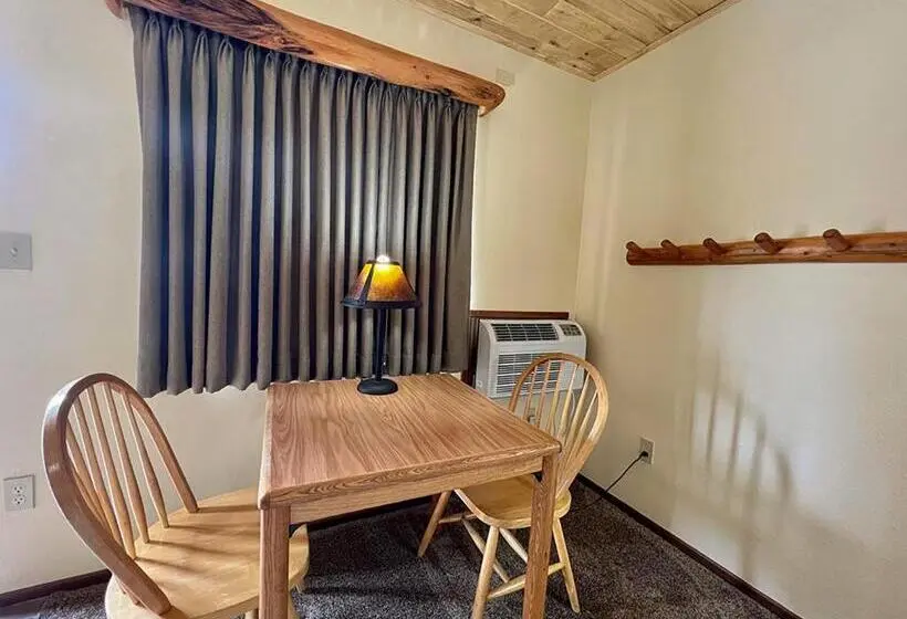 Perhehuone, Beartooth Hideaway Inn & Cabins