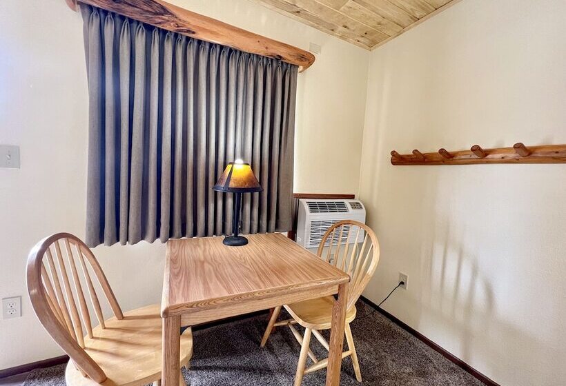 اتاق خانوادگی, Beartooth Hideaway Inn & Cabins