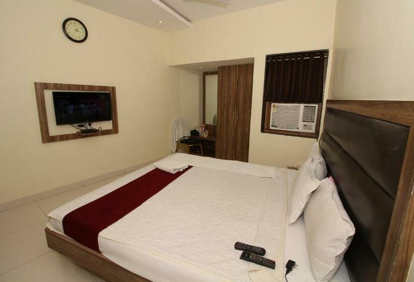 اتاق استاندارد, Meera