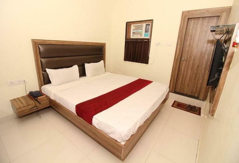 اتاق استاندارد, Meera