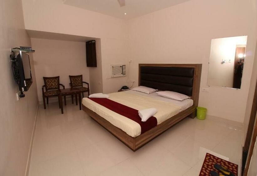 اتاق استاندارد, Meera