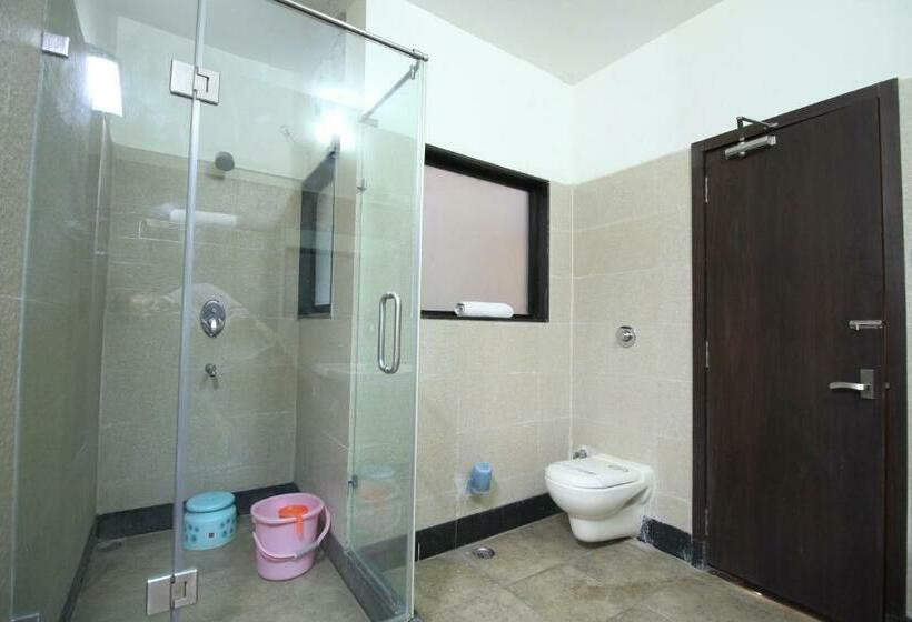 اتاق پرمیوم, Meera