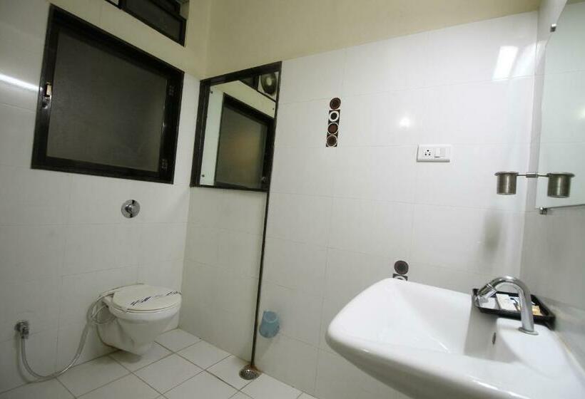 اتاق پرمیوم, Meera