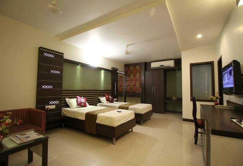 اتاق پرمیوم, Meera