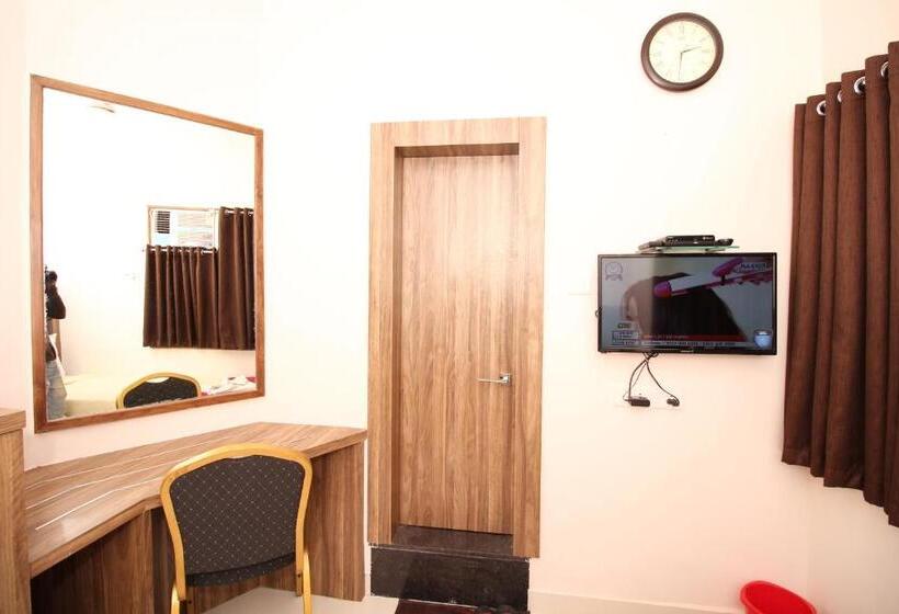 اتاق لوکس یک تخته, Meera