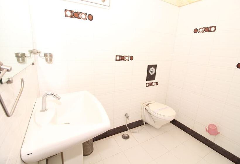 اتاق پرمیوم, Meera