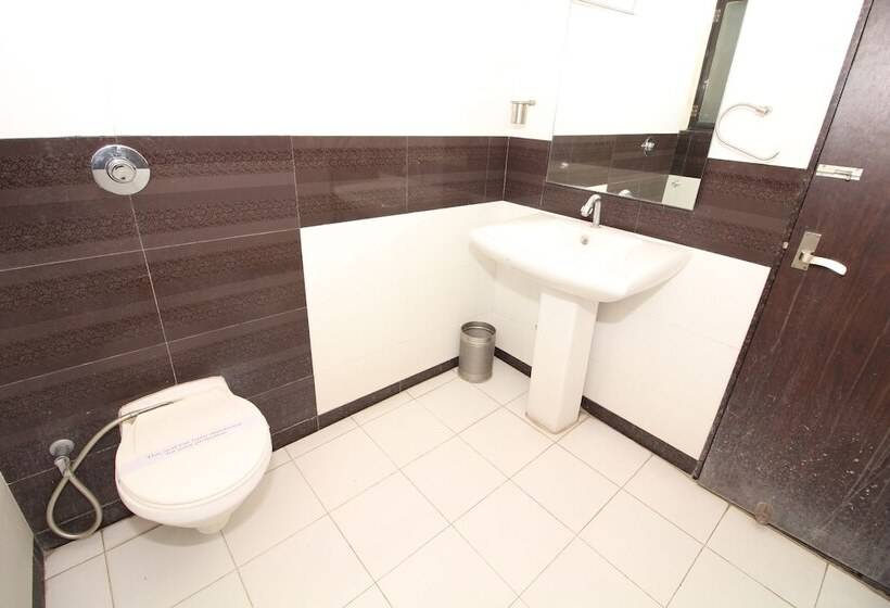 اتاق پرمیوم, Meera