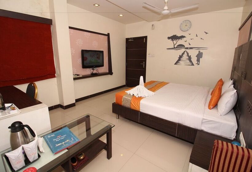 اتاق پرمیوم, Meera