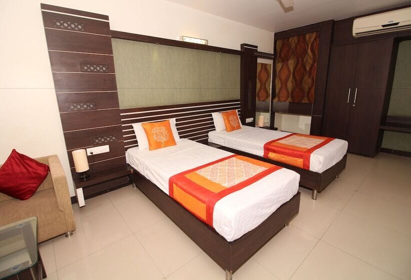 اتاق پرمیوم, Meera