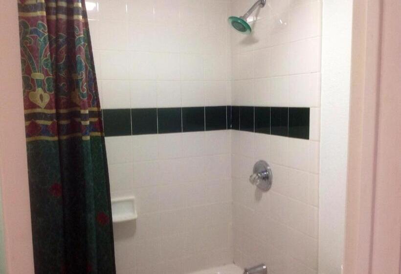 غرفه قياسيه سريرين مزدوجين, Hamilton Inn