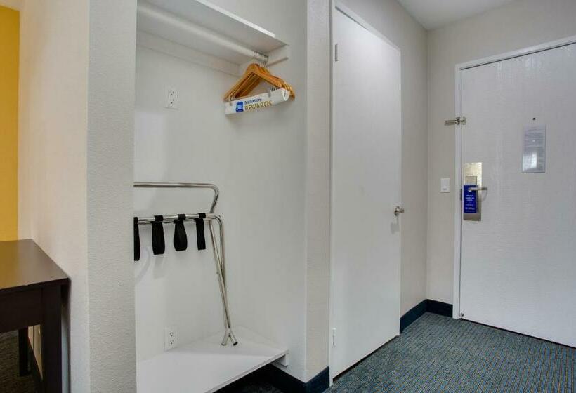 キングサイズベッドのスタンダードルーム, Quality Inn