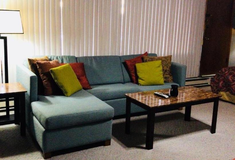 جناح, The Crossroads Motel