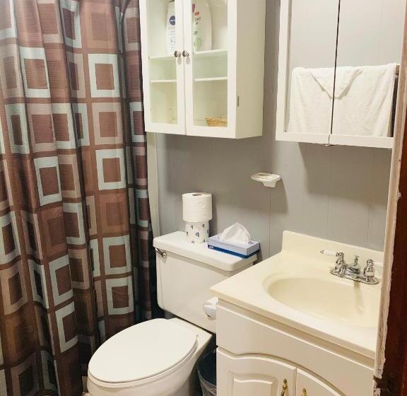 جناح, The Crossroads Motel