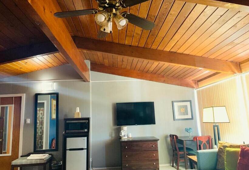 جناح, The Crossroads Motel