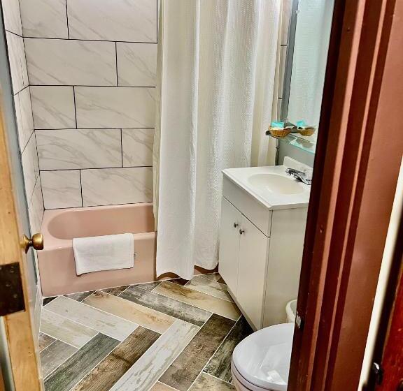 غرفة قياسية سرير كينج, The Crossroads Motel