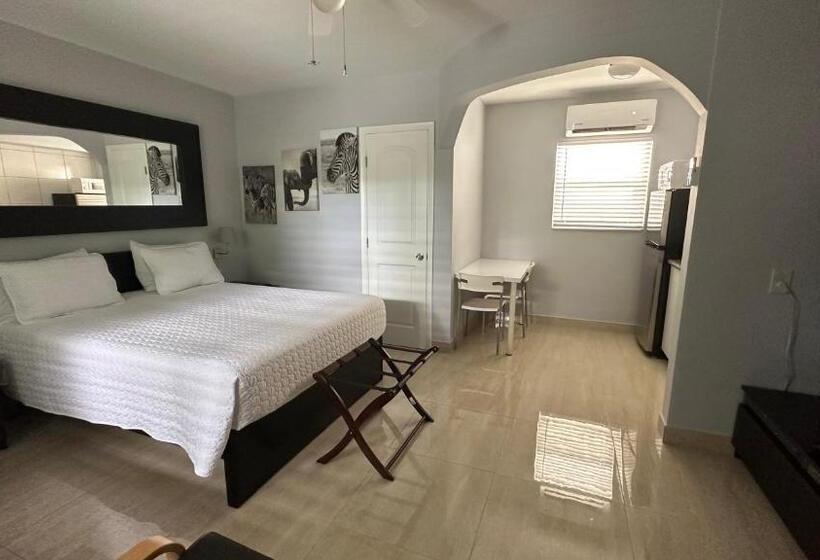 إستوديو قياسى, White Horse Motel