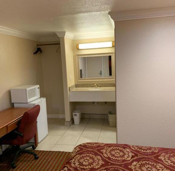 غرفة قياسية سرير كينج, A1 Budget Motel