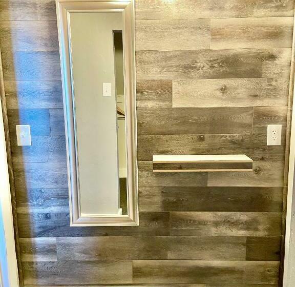 Номер Стандарт, The Panguitch House