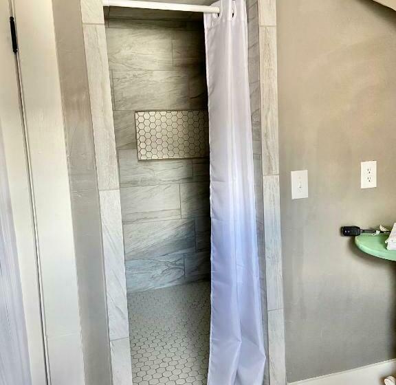 Номер Стандарт, The Panguitch House