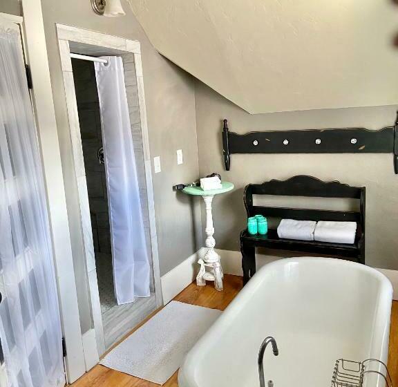 Номер Стандарт, The Panguitch House