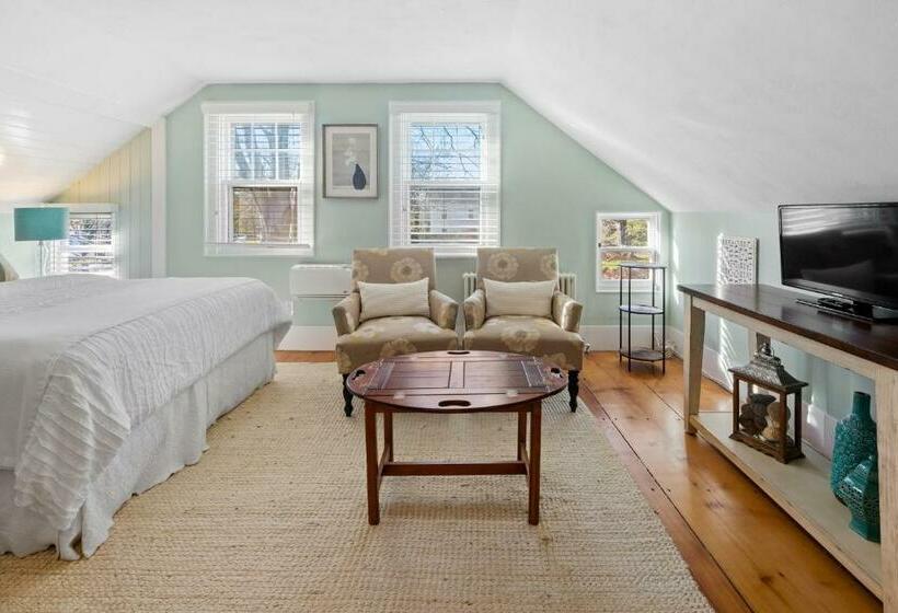 غرفة ديلوكس, The Parsonage