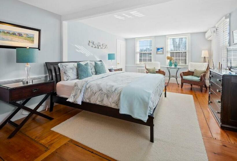 غرفة ديلوكس سرير كينج, The Parsonage