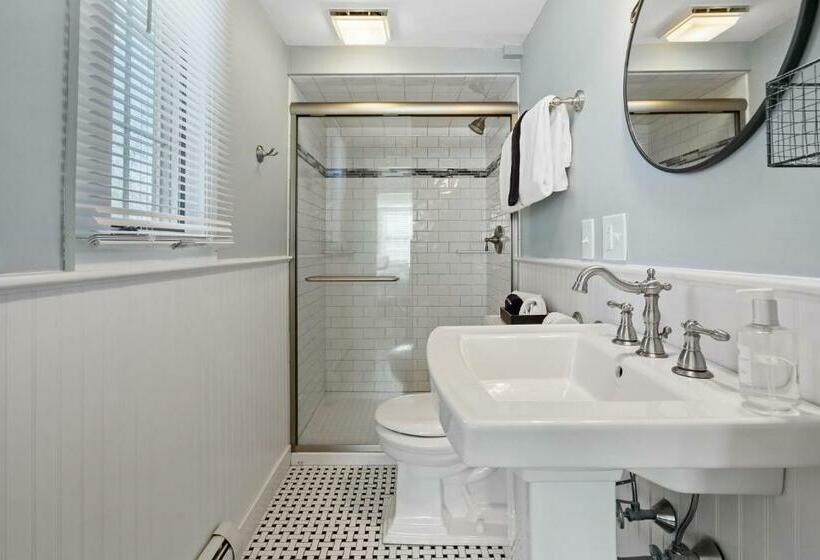 غرفة ديلوكس سرير كينج, The Parsonage