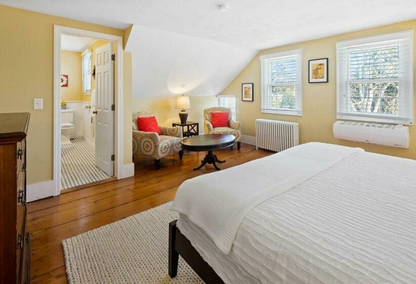 غرفة ديلوكس سرير كينج, The Parsonage