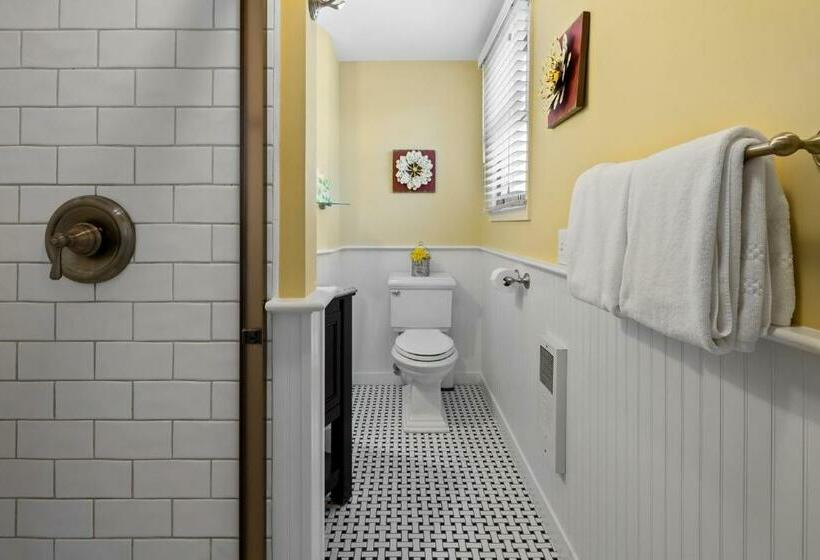 غرفة ديلوكس سرير كينج, The Parsonage