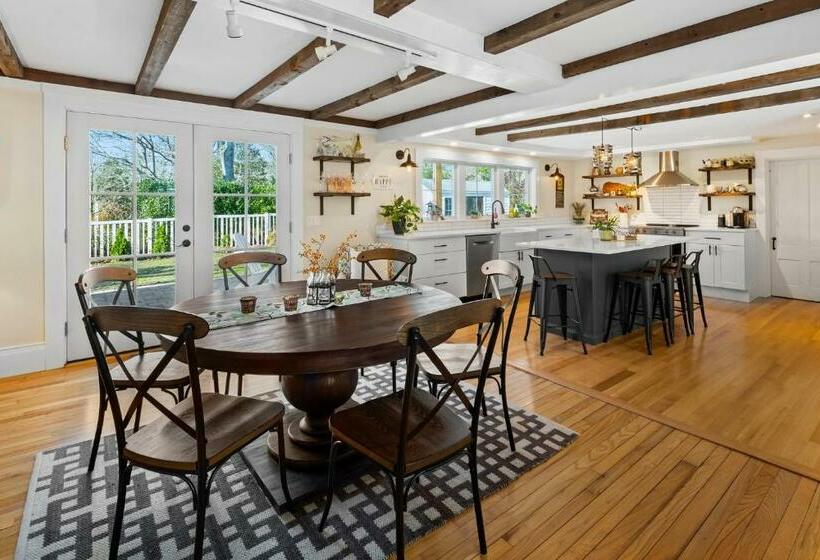 منزل غرفة نوم واحدة, The Parsonage