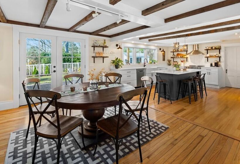 منزل غرفة نوم واحدة, The Parsonage