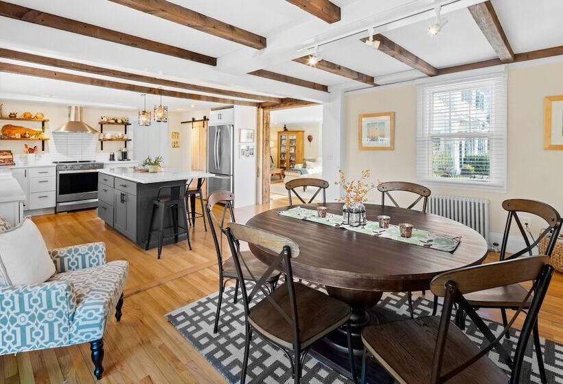 منزل غرفة نوم واحدة, The Parsonage