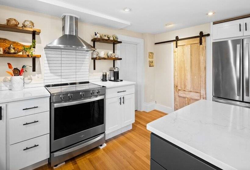 منزل غرفة نوم واحدة, The Parsonage