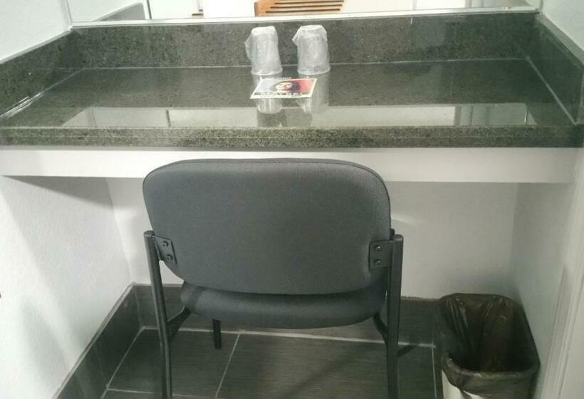 Deluxe Szoba, Comet Motel