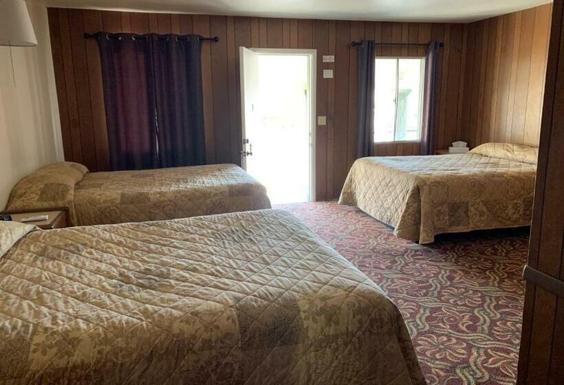 غرفة قياسية ثلاثية, El Portal Motel