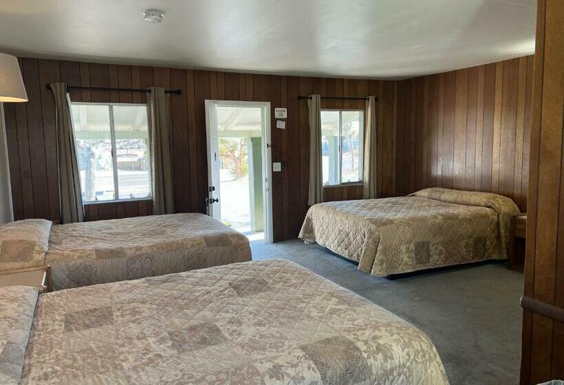 غرفة قياسية ثلاثية, El Portal Motel