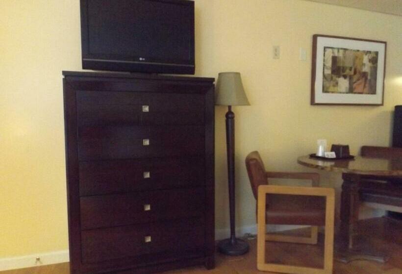 带大床的豪华间, Footbridge North