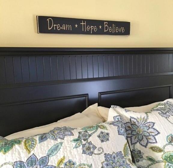 Номер Стандарт, Footbridge North