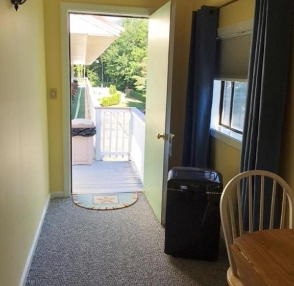 标准间, Footbridge North