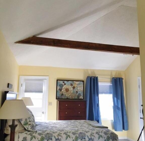 Номер Стандарт, Footbridge North