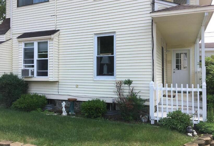 豪华房间, Footbridge North