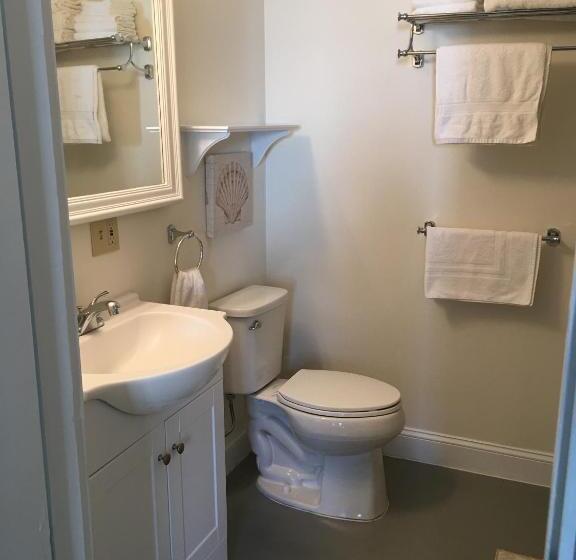 Номер Deluxe, Footbridge North