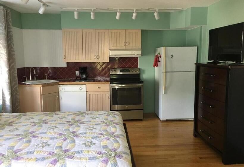 Номер Deluxe, Footbridge North