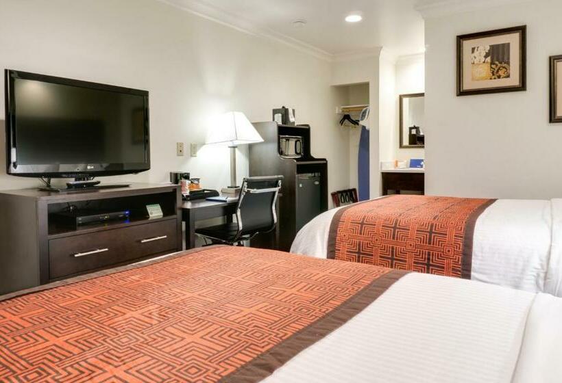 带2个双人床的标准工作室, Seaside Inn