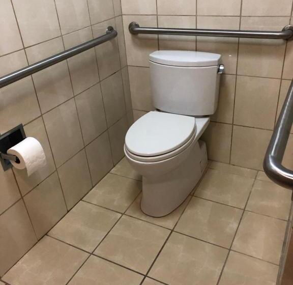 适合残疾人士使用的带超级大床的标准间, Seaside Inn